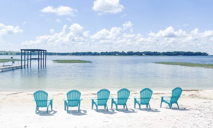 Babson Park Maison | Beautiful home with white sand beach on stunning Crooked Lake