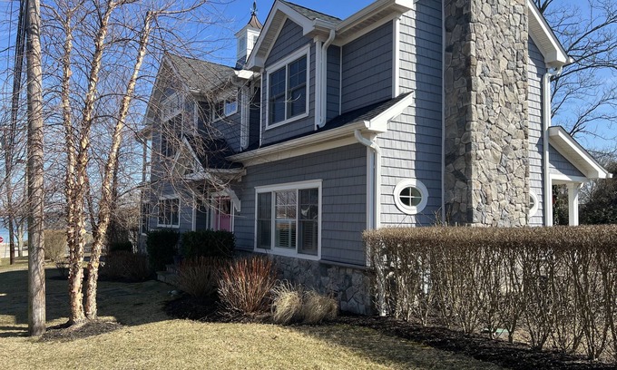 Town of Southold Town Maison | Beautiful home within walking distance to beach