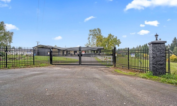 Ridgefield Maison | Belle maison avec bain à remous à quelques minutes du casino Ilani!