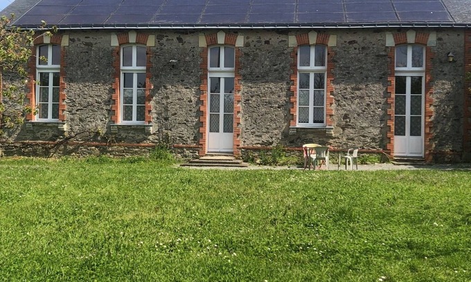 Chanzeaux Maison | Beautiful house in an ancient school;