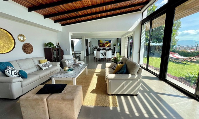Heredia Maison | Beautiful house with pool in Heredia, ideal for families and long stays.