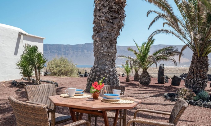 Teguise Maison | Belle maison "La Casita" avec vue sur la mer et les montagnes, jardin et terrasse