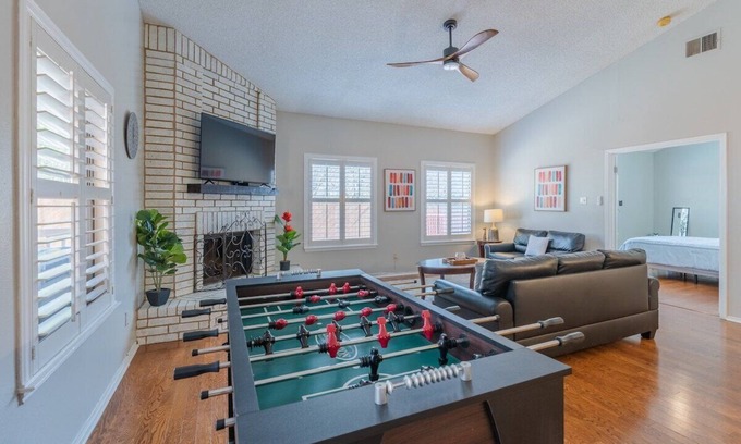 North San Antonio - SAT Maison | Beautiful House with Pool, Games & Relaxing Covered Patio