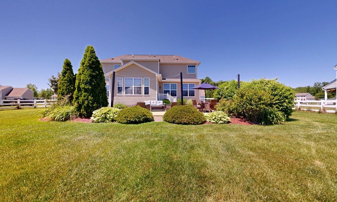 Millsboro Maison | Beautiful house with shared pool, gym, and tennis courts - near beaches