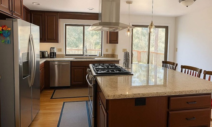 Somerset Hôtel | Beautiful House with Yard in Bellevue