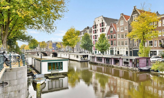Amsterdam City Centre Location De Bateaux | Beautiful Houseboat on Canals of Amsterdam City Center