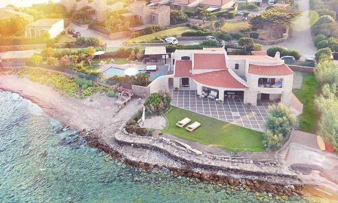 Stintino Villa | Belle villa indépendante avec piscine et bain à remous extérieur