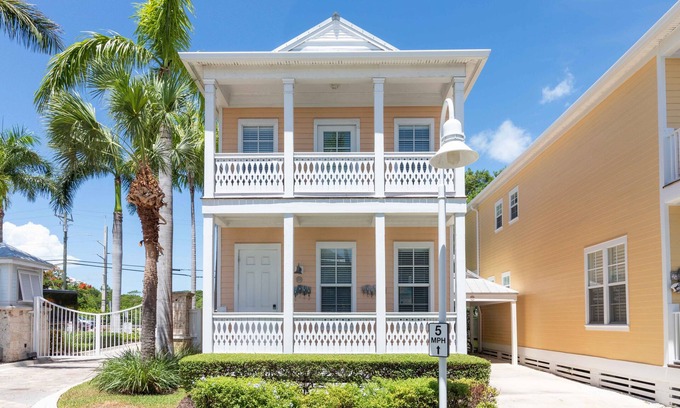 Islamorada Maison | Beautiful Island Home in Anglers Reef! Ocean front community. Pool & boat slip.