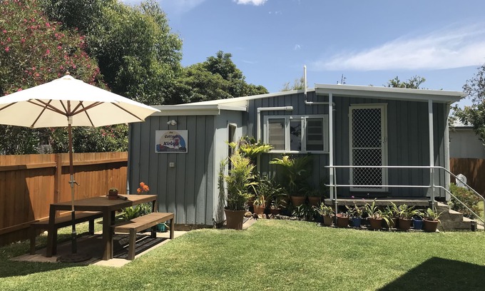 Berrara Cottage | Juste en face de la magnifique plage de Kirbys!