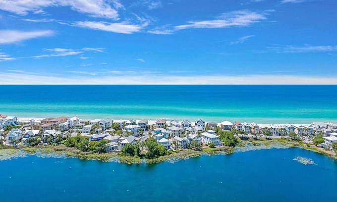 Sunnyside Station Balnéaire | Beautiful Lake & Gulf Views, Private Beach, by 30A!