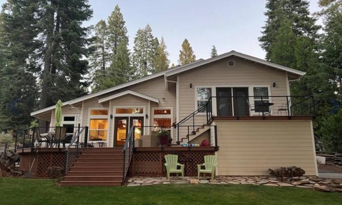 Westwood Maison | Beautiful Lake Front Home on Lake Almanor.