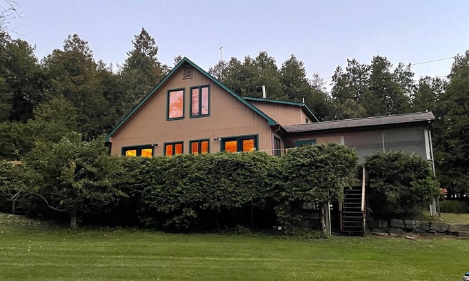 Willsboro Maison | Belle maison au bord du lac avec 200 pieds de front de mer