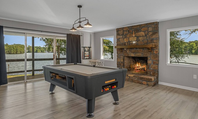 Shreveport Maison | Beautiful lake house with game room. Dog friendly