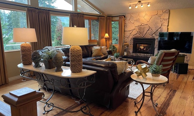 Sudden Valley Maison | Beautiful Lake Whatcom/Sudden Valley House Rental steps from the water