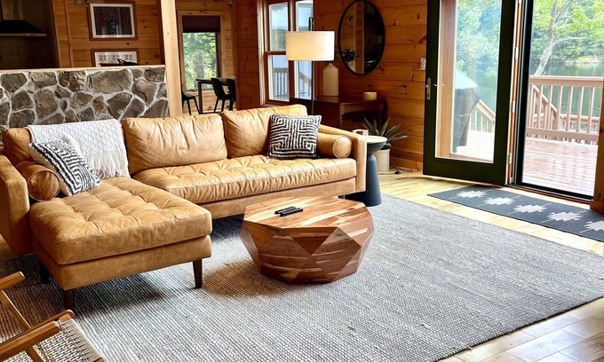 Town of Hermon Maison | Beautiful lakefront home on Trout Lake