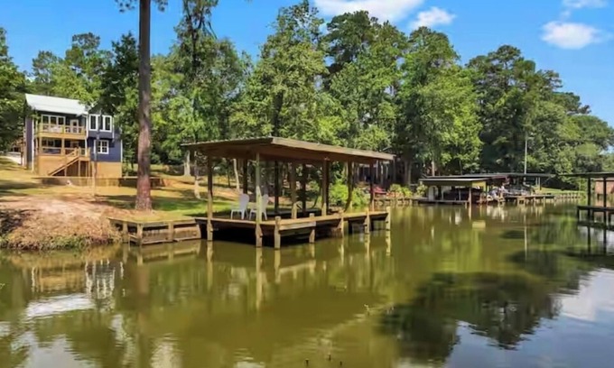 Pointblank Maison | Beautiful Lakefront Retreat on 1 Acre