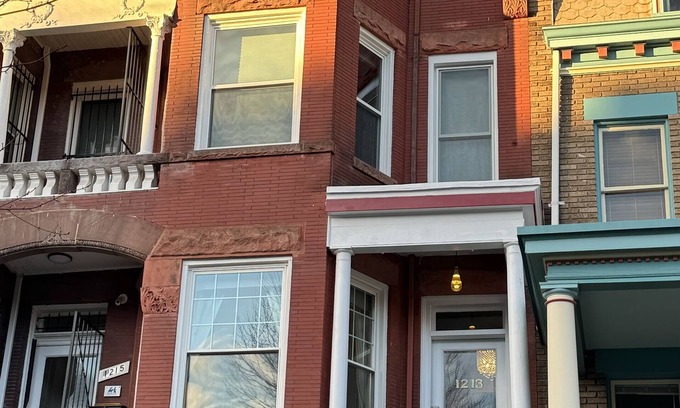 Columbia Heights Maison | Belle grande maison de 5 chambres à coucher 3. 5 dans un excellent emplacement.