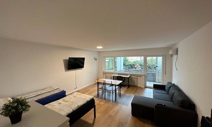 Weststadt Sudlicher Teil Appartement | Beautiful, large and great apartment with balcony in top location