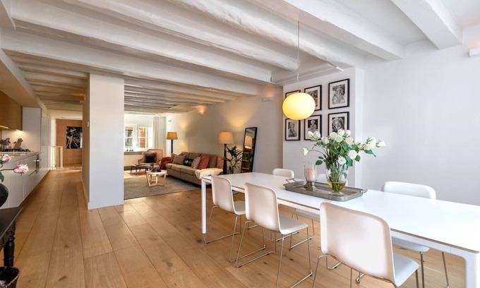 Grachtengordel-West Appartement | Beautiful large apartment at one of the most desirable locations on the famous Prinsengracht.