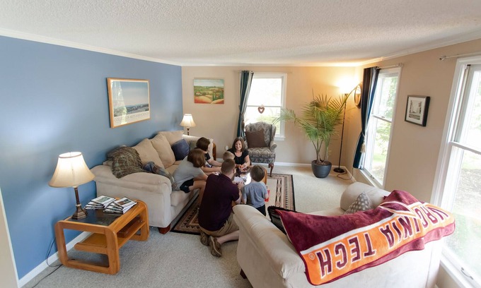 Downtown Maison | Beautiful Large House blocks from VT & Downtown