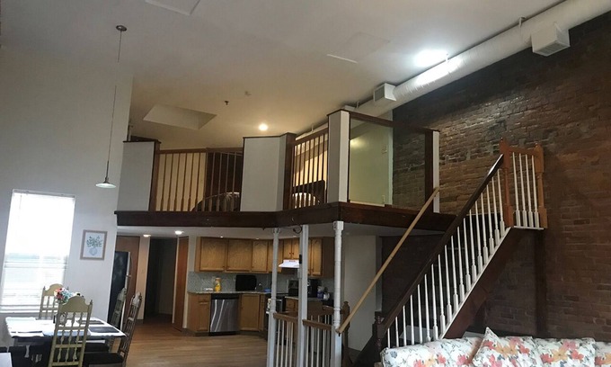 Wilkes-Barre Appartement | Beautiful Loft Apartment
