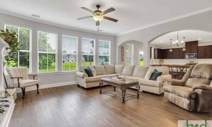 Eden Maison | Beautiful Luxury Home with a Country Twist/Spacious home with Half an acre!