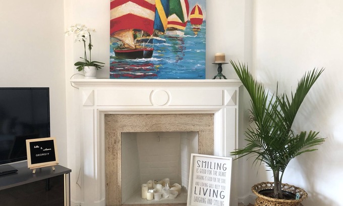 Marina District Maison | Beautiful Marina Home - 2Bed 2Bath - 1 block from Marina Blvd!