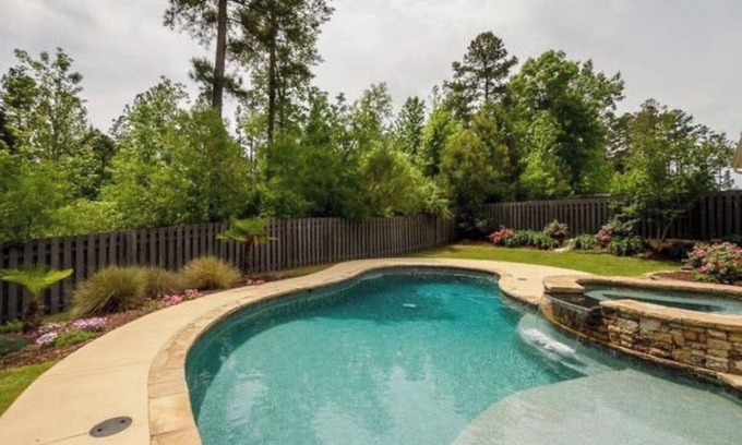 Riverwood Plantation Maison | Belle location de la semaine nationale des maîtres d'Augusta à Evans, GA avec piscine et bain à remous