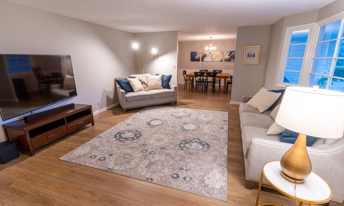 Cal Young Maison | Beautiful Midcentury modern 4 bedroom home