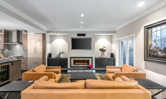 Georgetown Maison | Beautiful & Modern 3-Bedroom Georgetown Home, Free parking