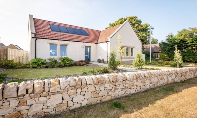 Kingsbarns Maison | Beautiful Modern Cottage in Heart of Charming Village