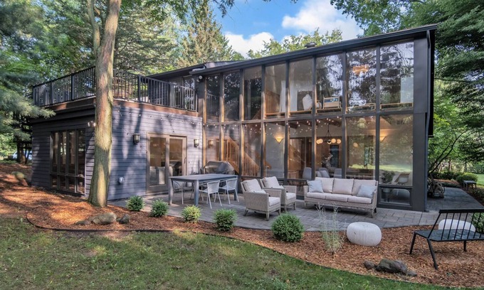 Ann Arbor Autre | Beautiful Modern Farmhouse Nestled in the Ann Arbor Woods