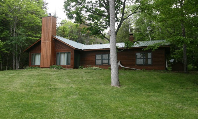 L'Anse Maison | Belle maison de vacances moderne au bord du lac sur la baie Huron du lac Supérieur
