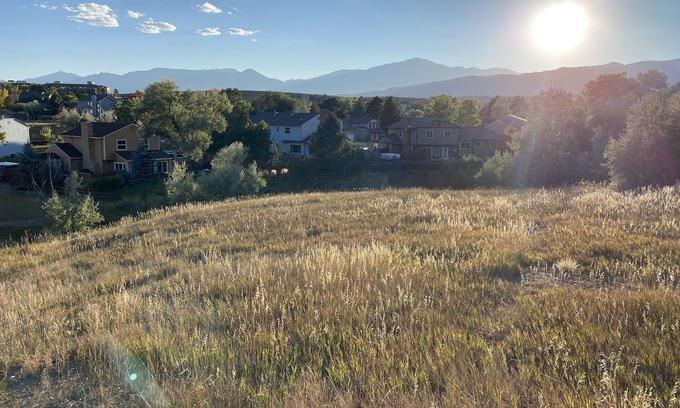 Rockrimmon Maison | Quartier calme Ranch w Sous-sol fini, sentiers de randonnée et vue sur Pikes Peak