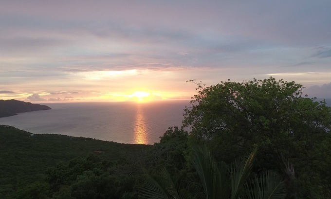 Estate Belvedere Cottage | Magnifique chalet au sommet d'une montagne avec une vue magnifique sur la mer des Caraïbes