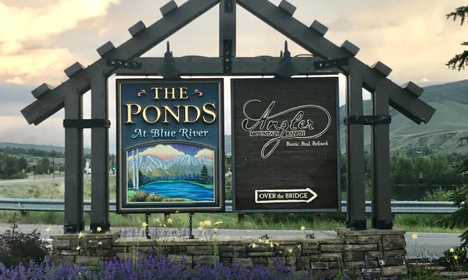 Silverthorne Maison | Belle vue sur la montagne - Townhome Riverside de luxe - Spa privé - WIFI