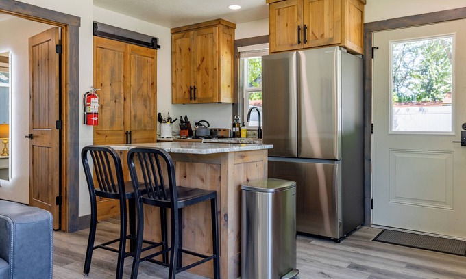 Cody Maison | Beautiful NEW 1-bed, 1-bath right in downtown Cody! Sleeps up to 4.