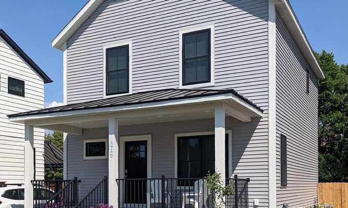 Grand Haven Cottage | Nouvellement rénové Location de vacances In The Heart Of Downtown Grand Haven