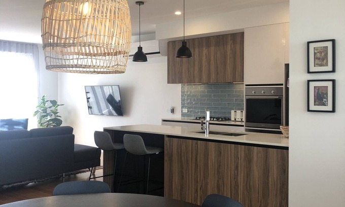 Torquay Maison | Beautiful new townhouse in great location for families