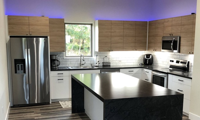 Circle D-KC Estates Maison | Beautiful newly built home with great view on 5 acres
