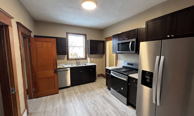 Payne - Phalen Maison | Beautiful newly refinished 5 bedroom, single-family home close to St Paul Mpls
