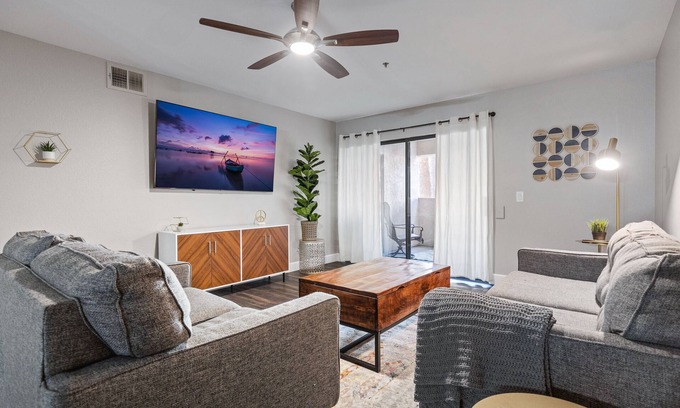 Camelback East Copropriété | Beautiful newly remodeled 2-Bdrm Biltmore Condo!