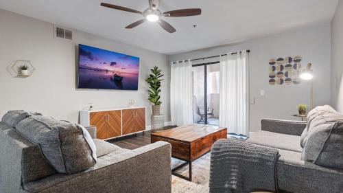 Camelback East Maison | Beautiful newly remodeled 2-Bdrm Biltmore Condo