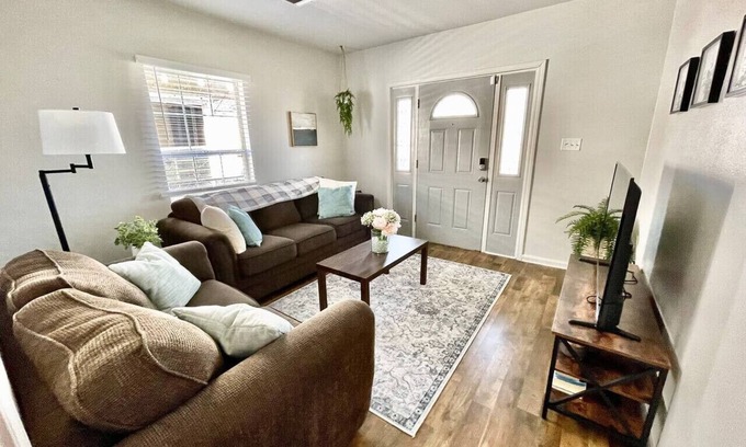 Seventh Ward Maison | Beautiful, Newly Renovated Duplex