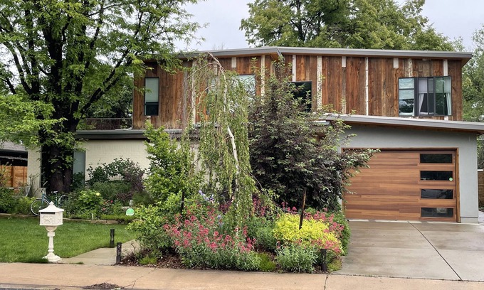 Martin Acres Appartement | Beautiful newly updated home in Boulder! Entrance on side of house up stairs.
