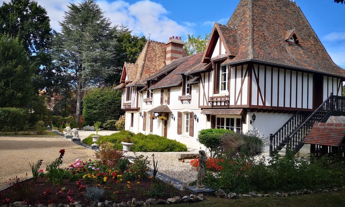 Honfleur Maison | Beautiful Norman House with private pool