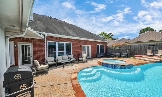 Pinehurst Of Atascocita Maison | 7-Bedroom Oasis Pool & Spa: 30 Min to Downtown CO