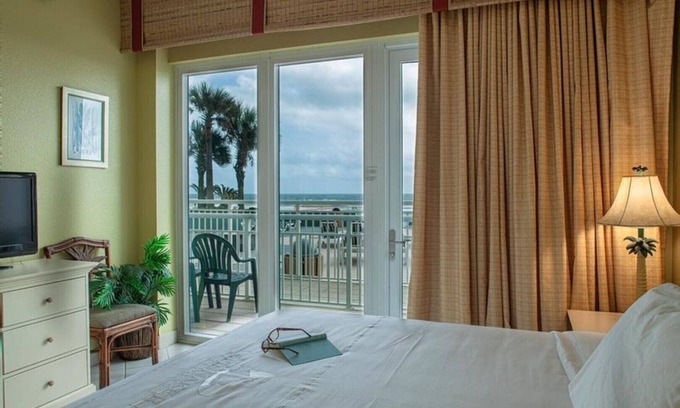 Volusia County Station Balnéaire | BEAUTIFUL OCEANFRONT VIEW NEAR DAYTONA - available last week of May 2025
