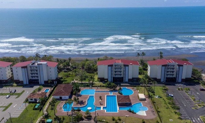 Bejuco Maison | Beautiful oceanfront condominium home with private pool in Puntarenas.