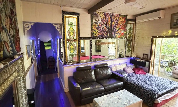 Lismore Maison | Beautiful old house by the river with balcony, massive yard, minutes to CBD